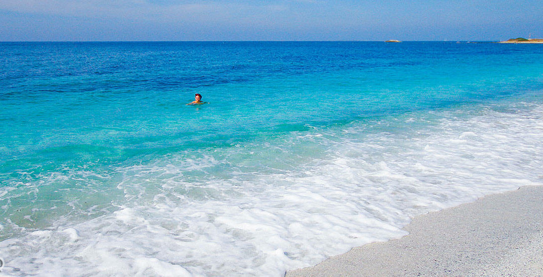 Spiaggia di Mari Ermi, il quarzo della Penisola del Sinis – Sabbia bianca, mare cristallino